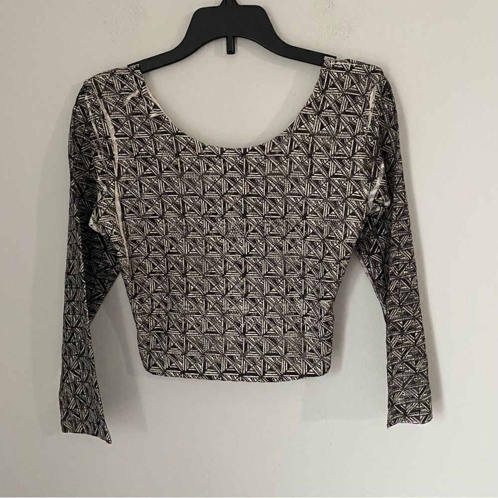 Material Girl Women’s Scoop Neck Printed Long Sleeve Copped Top size S